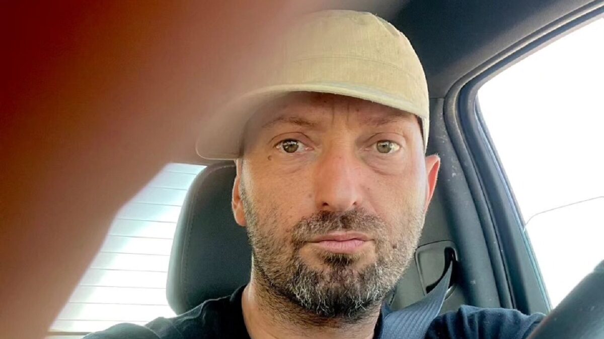 Cântărețul Cheloo, încătușat de polițiști și transferat la Psihiatrie. Ce s-a întâmplat