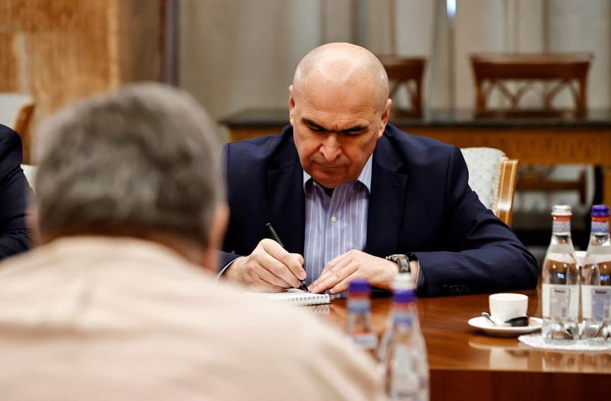 Demnitarii, îndemnați de Bolojan să-și publice averea. Ce bunuri are premierul