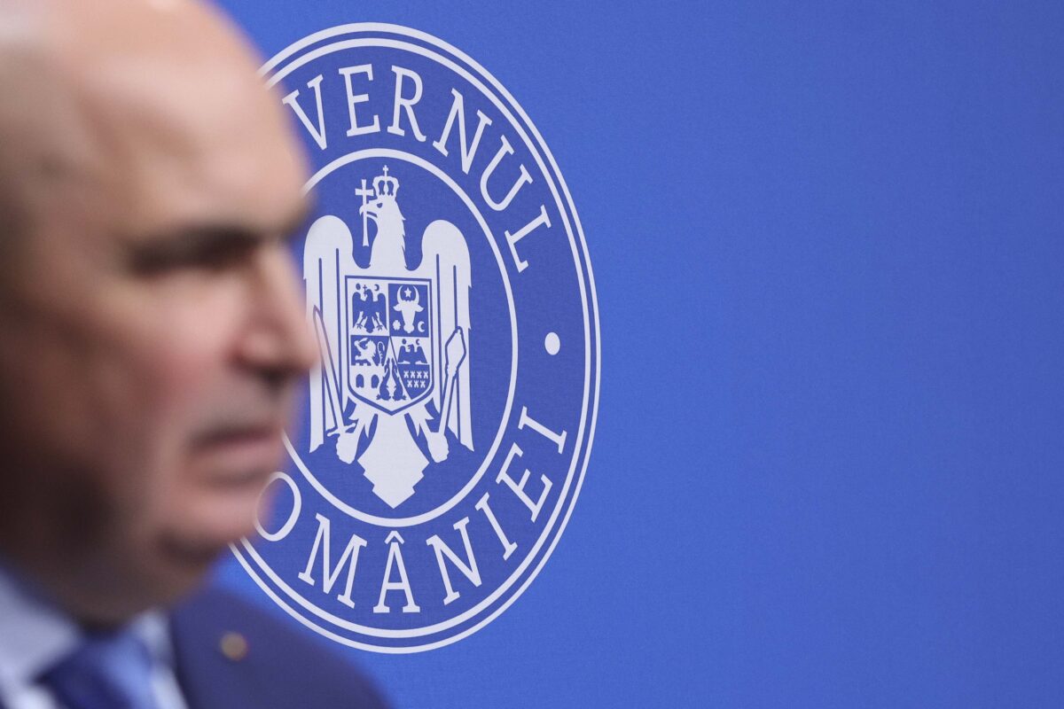 Sondaj. Românii sunt nemulțumiți de modul în care Ilie Bolojan a gestionat criza carburanților