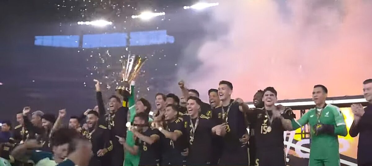 Finală de foc la Houston. Mexicul învinge SUA și devine campion pentru a zecea oară