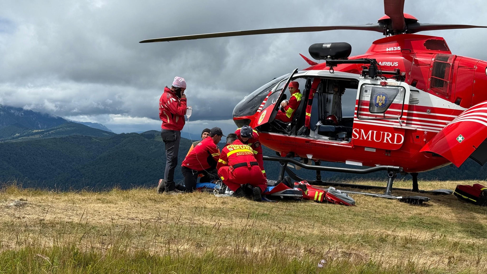 Bărbat descoperit în stare confuză pe Transfăgărășan. Salvamontiștii au intervenit de urgență