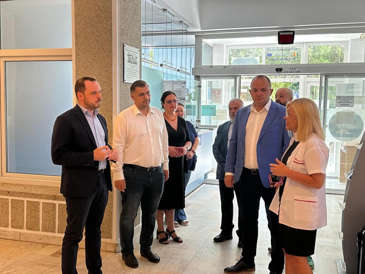 Ministrul Sănătății, în unul dintre puținele spitale din țară dotat cu roboți de recuperare