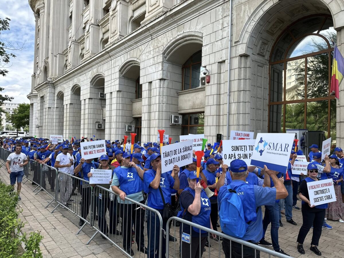 Sindicaliștii de la Apele Române, nemulțumiți de tăierea sporurilor. Au protestat la Ministerul Mediului