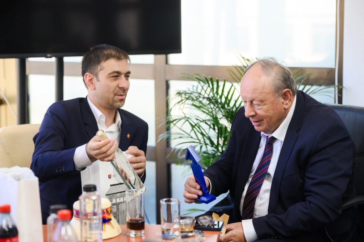 De la doctor pentru copiii din satele Maramureșului, medic pentru premierul Israelului. Prezență inedită în cabinetul președintelui Zetea