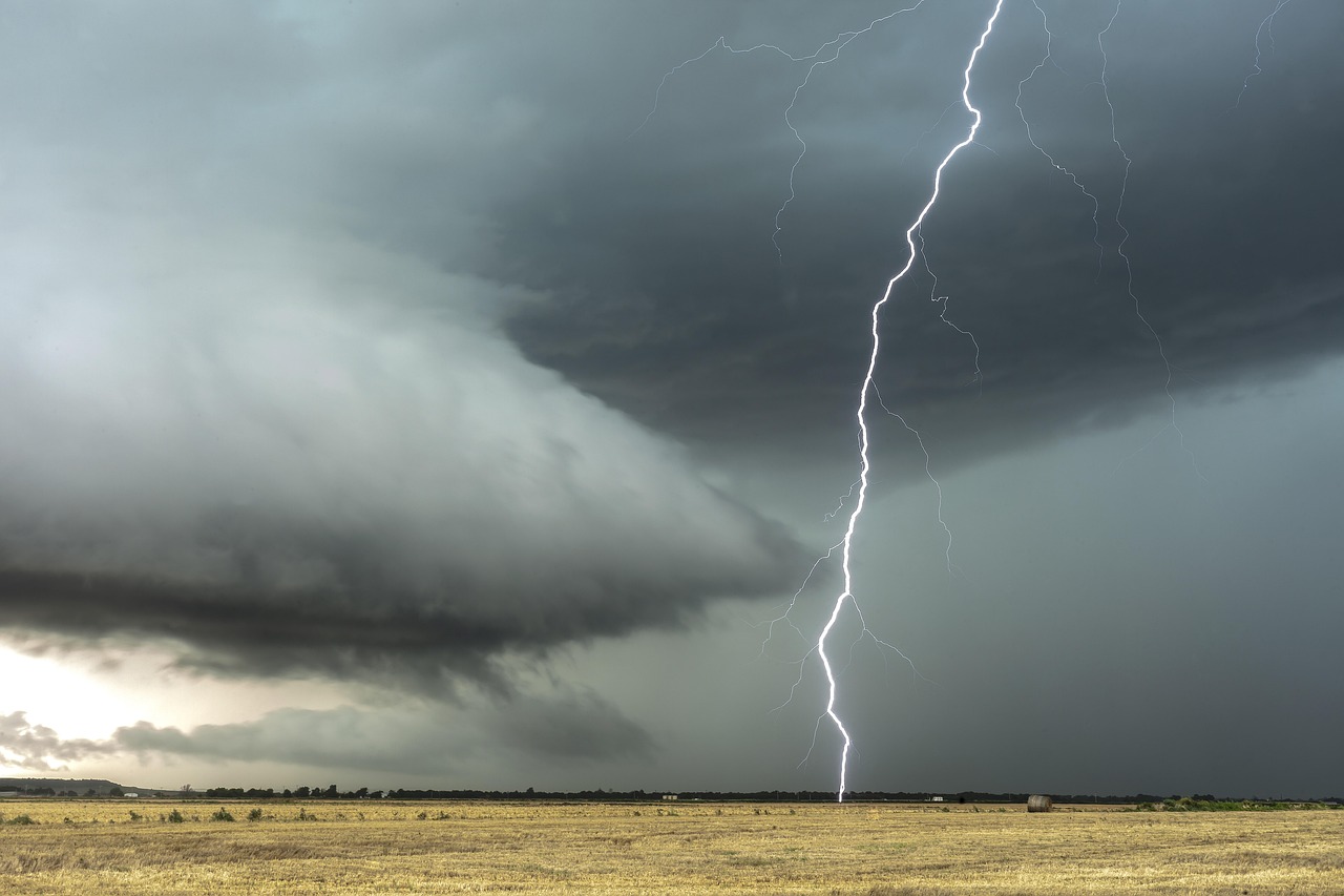 Prognoza meteo, 8 mai. Temperaturi de vară, urmate de averse și descărcări electrice