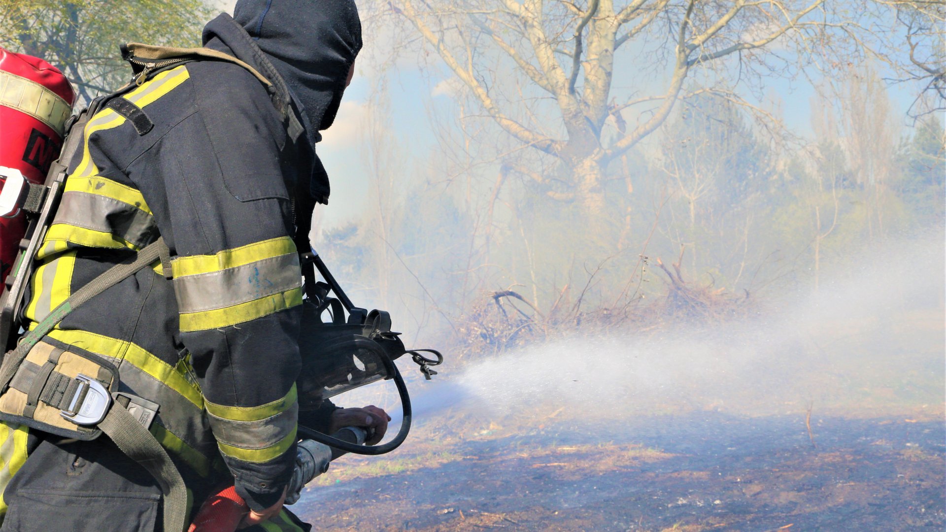 Incendiile fac ravagii în Caraș-Severin: sute de hectare afectate și intervenții în mai multe localități