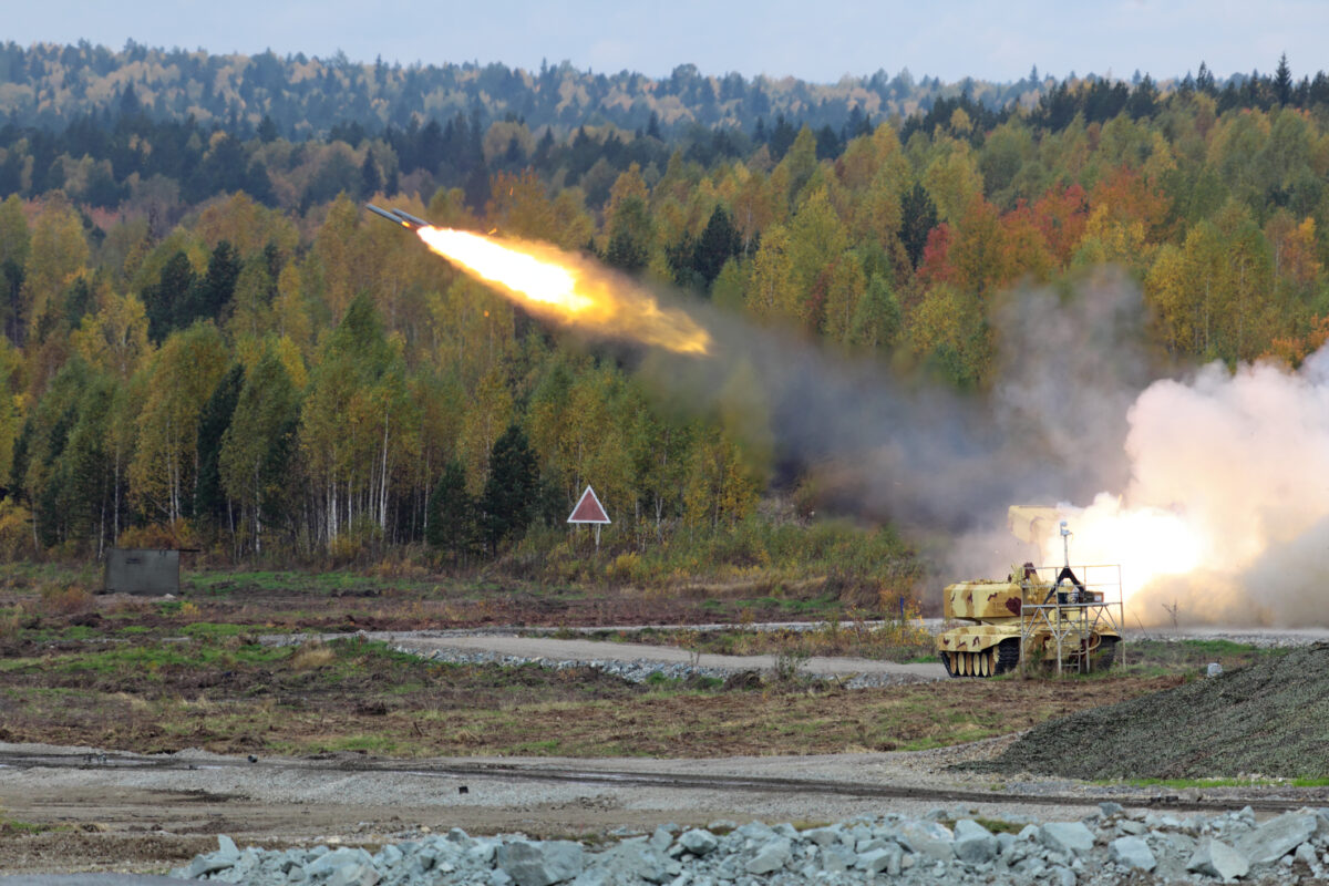 Semnal de alarmă la Kiev. SUA suspendă livrările de arme, în timp ce Rusia își intensifică atacurile