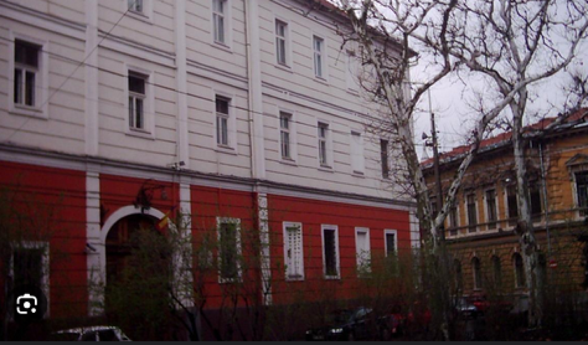 Venituri de 3 milioane lei pentru Penitenciarul Oradea. Deținuții fac volane pentru mașini de lux