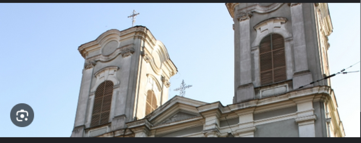 Călugării albi din Oradea, reclamați la DSP fiindcă bat clopotele prea tare