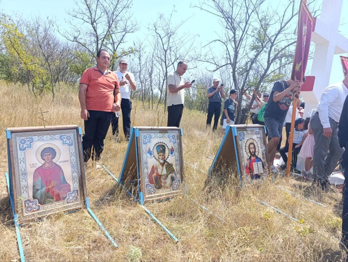 Seceta i-a scos pe credincioși în rugăciune. Oamenii din Găgăuzia se roagă pentru ploaie