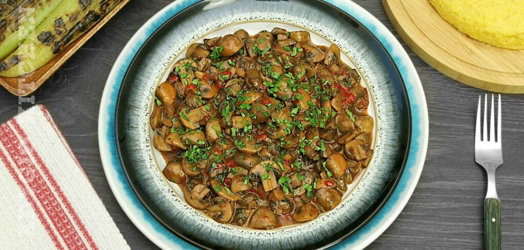 Tocăniță de pui cu ciuperci, bombă proteică pentru pofticioși