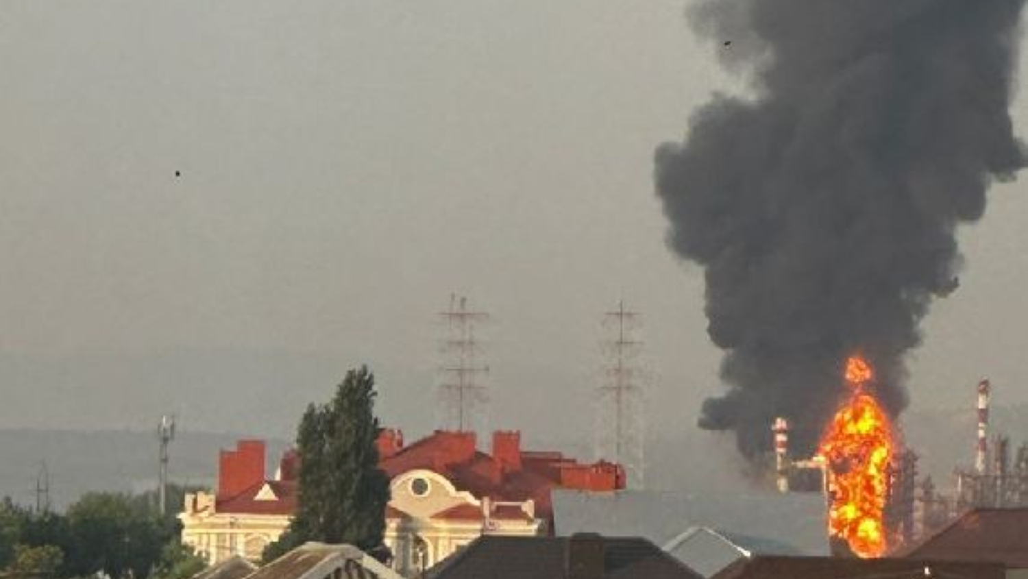 Val de atacuri cu sute de drone asupra Rusiei. Patru morți în Novorossiisk, după o nouă discuție între Putin și Trump