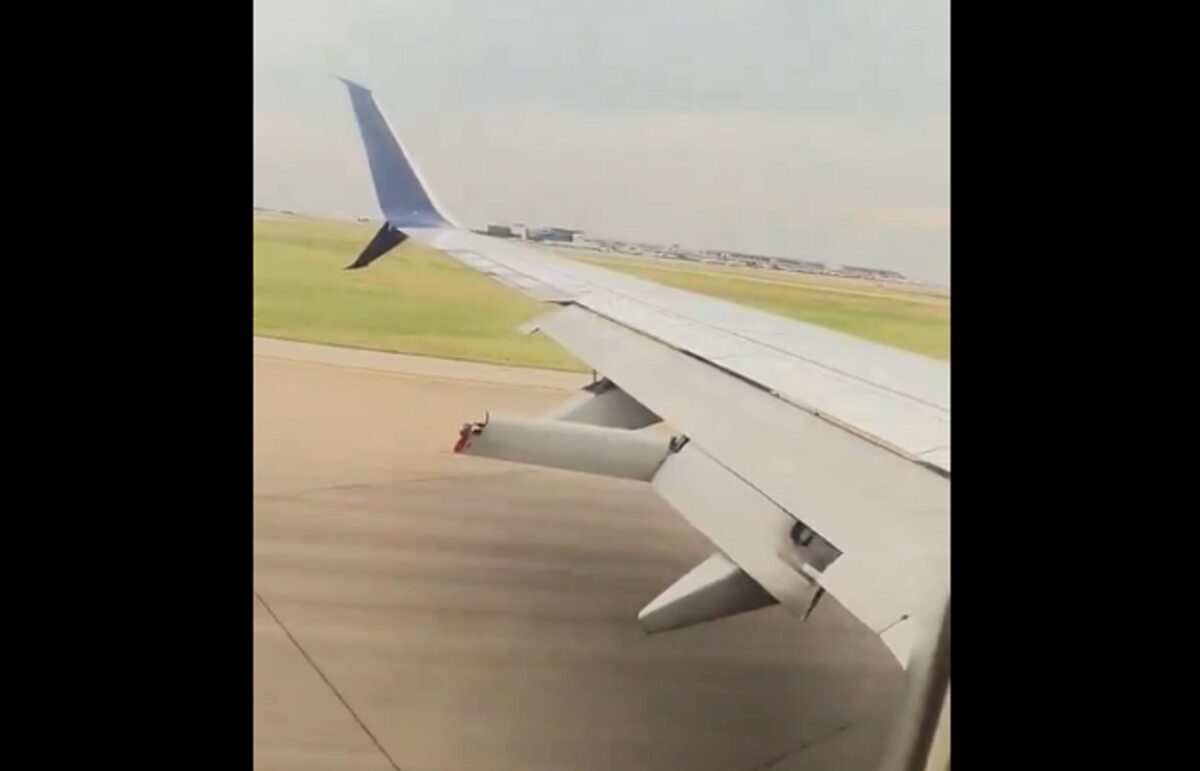 Flaps rupt în timpul unui zbor. Boeing 737 în atenția FAA