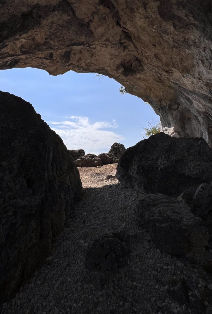 Cu buggy-ul spre Șura Haiducilor: între legende, cruci și comori ascunse