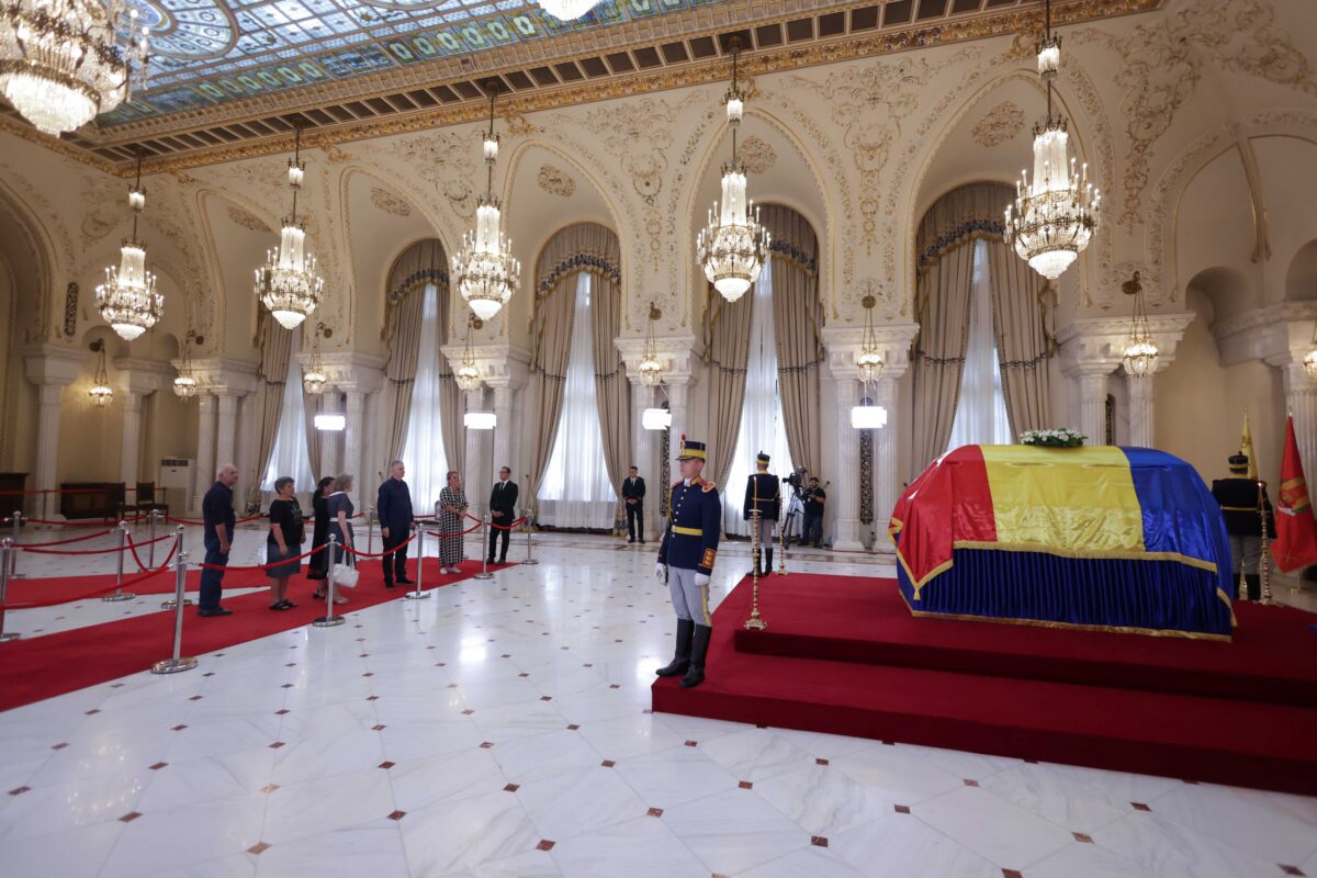 Cărțile lui Ion Iliescu, tot mai căutate după moartea sa. Prețuri mari la exemplarele cu autograf