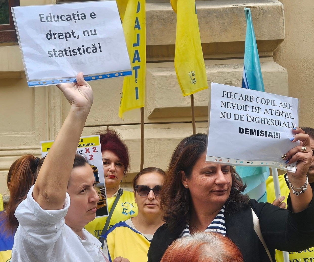 Profesorii amenință din nou cu boicotarea examenelor pentru a obține salarii mai mari