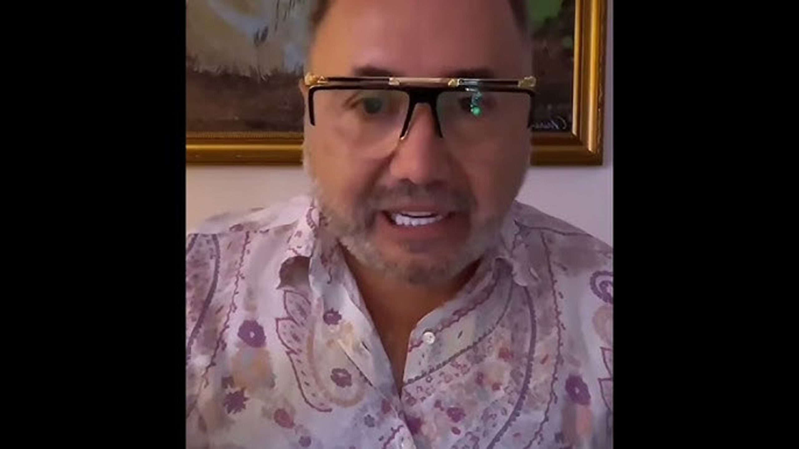 Cristian Rizea, acuzat de furt de identitate după lansarea unei televiziuni cu o siglă similară România TV. Reacția CNA