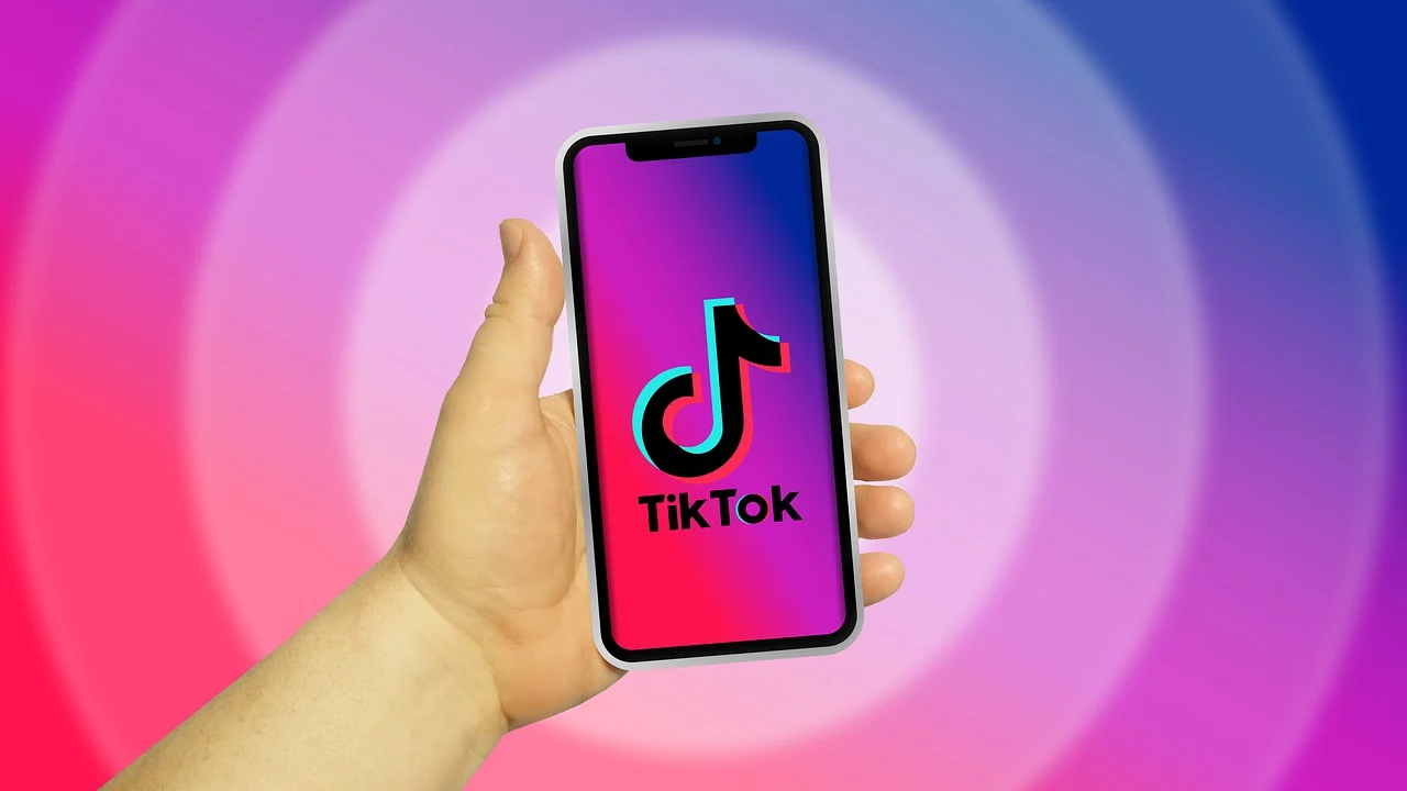 TikTok are noi probleme în Europa. Ce va decide Comisia Eruopeană