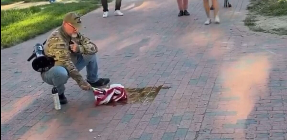 Steagul american, incendiat lângă Casa Albă