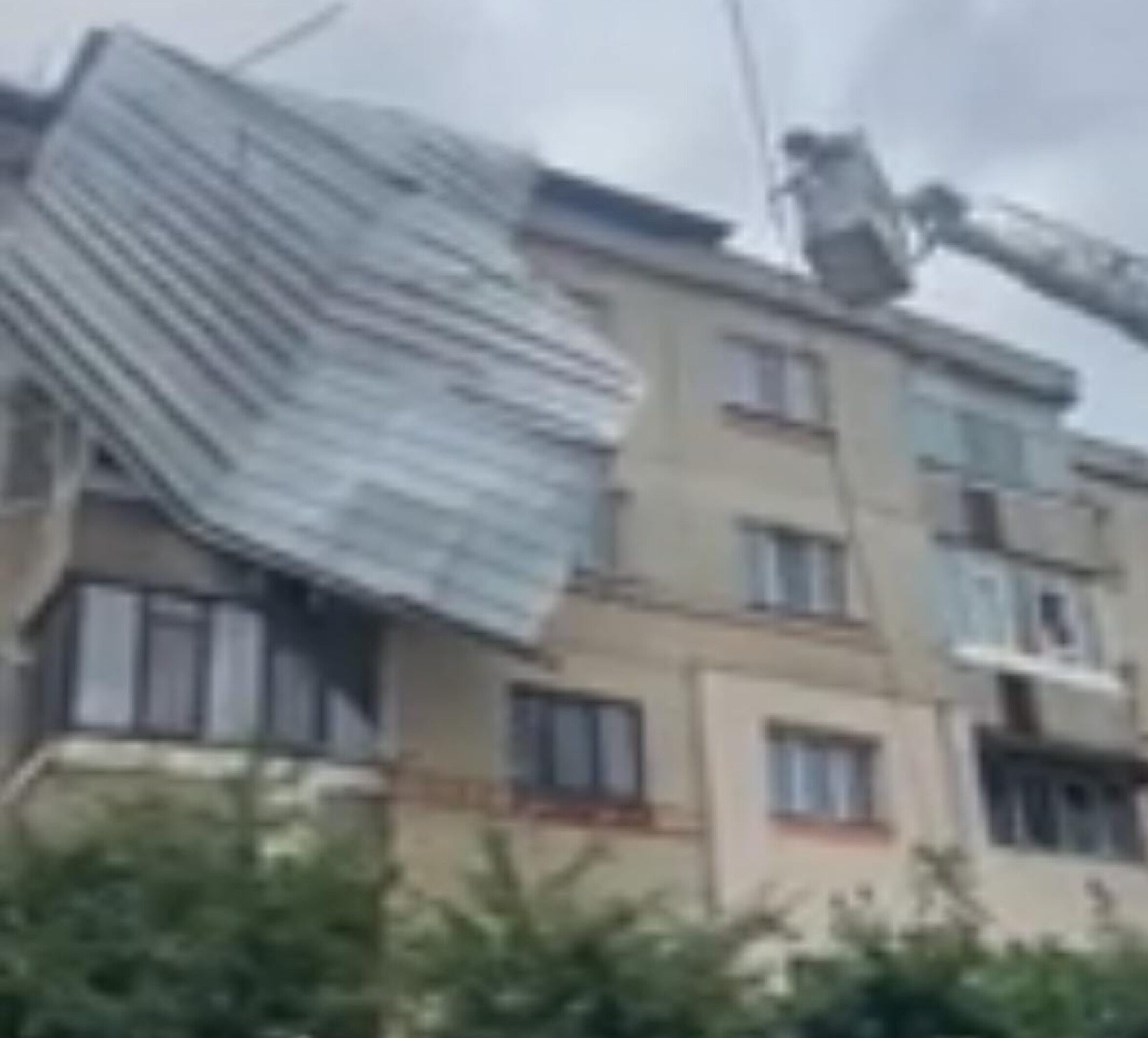 Cine plătește reparațiile la bloc după ploi torențiale sau furtuni