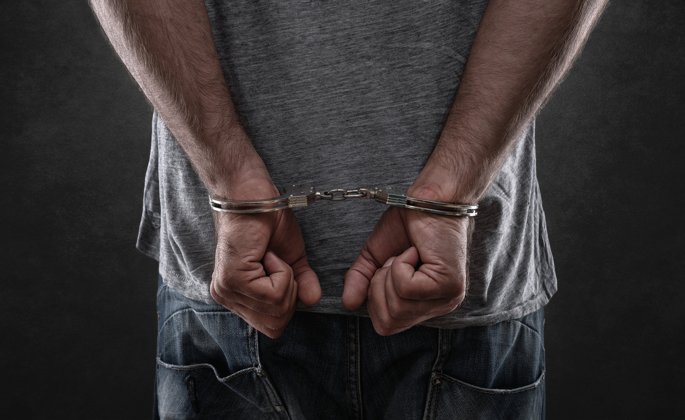 Răsturnare de situație în cazul valizei de pe Olt. Suspectul s-a predat