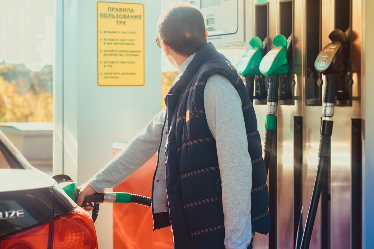 Singurii români liniștiți, chiar dacă la pompă prețurile au depășit și 11 lei