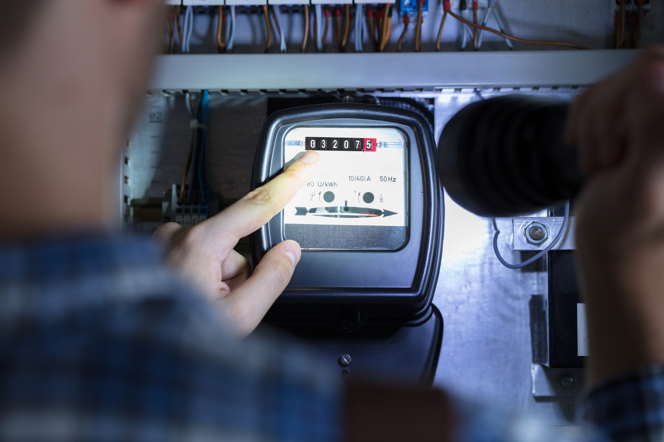 Facturi mai mici la energie și contoare inteligente. Planul pregătit de Comisia Europeană