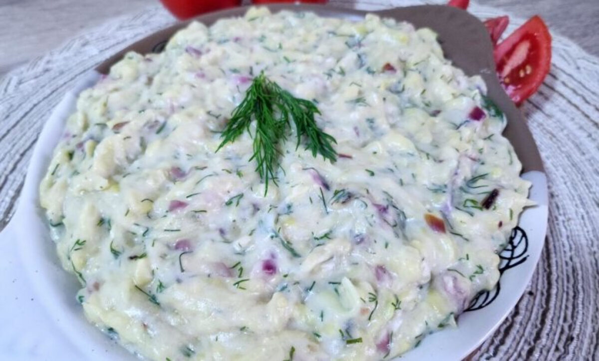 Tocăniță de dovlecei cu mărar și smântână. Secretul gustului desăvârșit