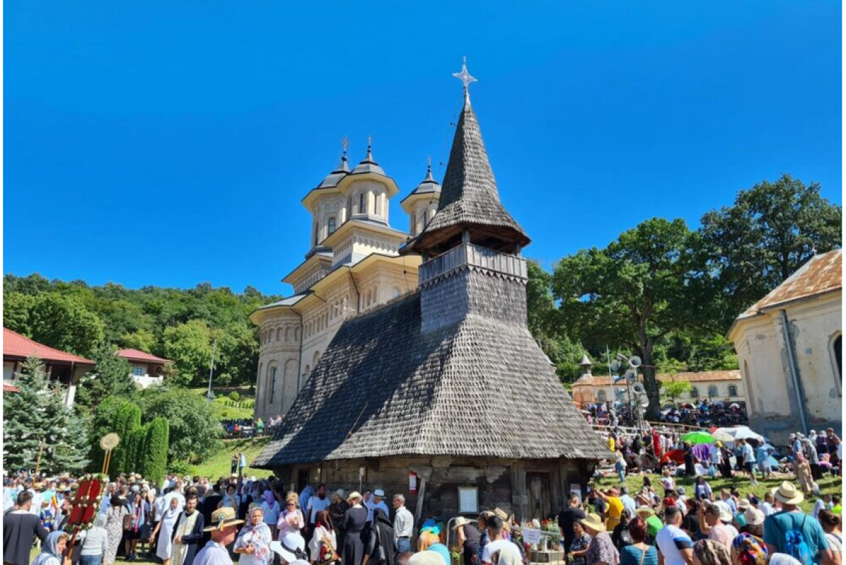 Mii de pelerini au pornit spre Mănăstirea Nicula. Sărbătoare cu semnificație aparte în Transilvania