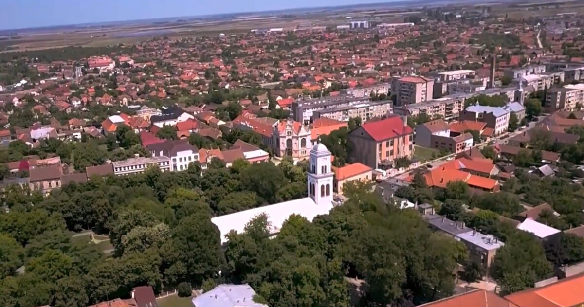 Orașul din România unde funcționează,în premieră, un serviciu pentru siguranța vârstnicilor. Tinerii capătă loc de casă