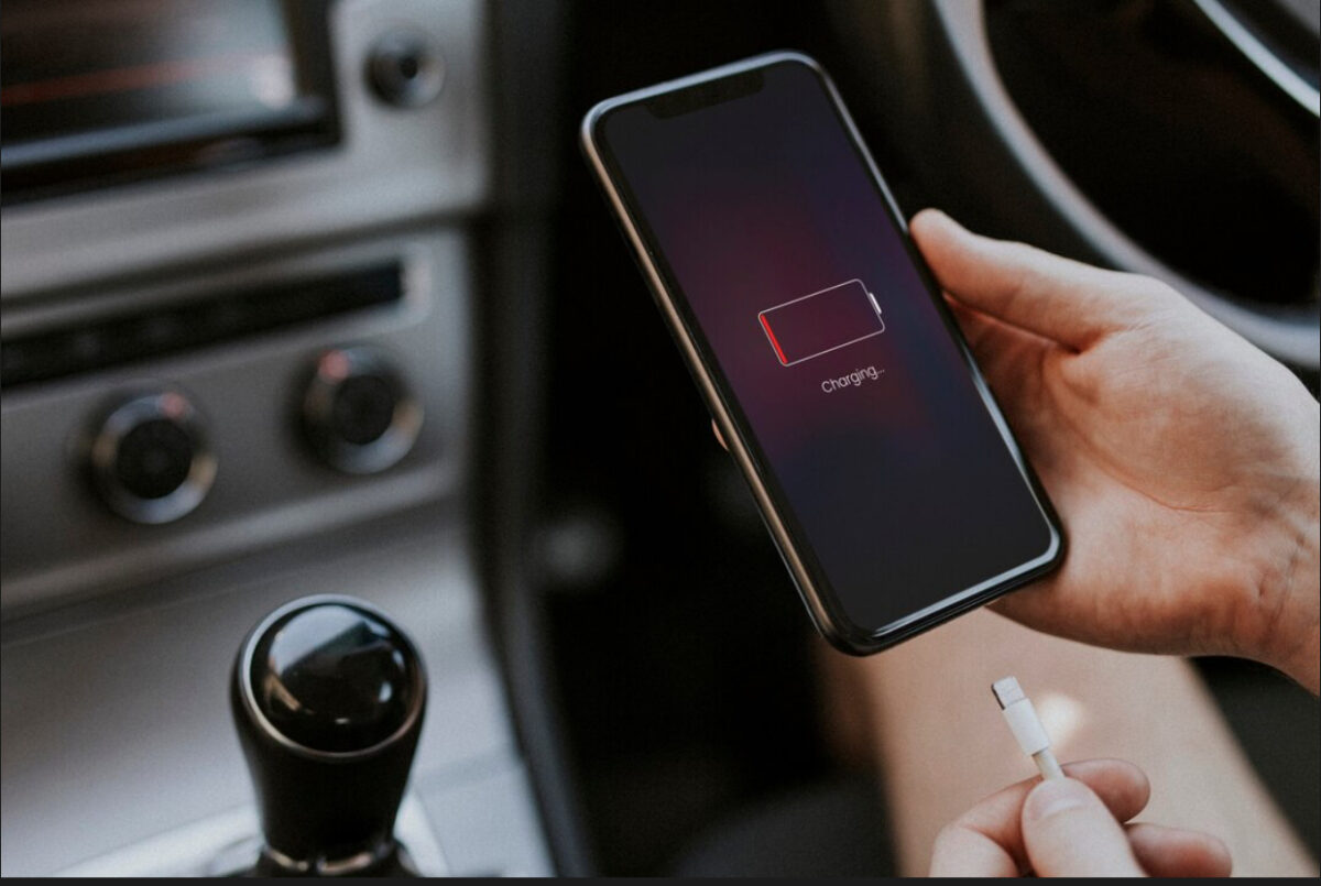 Ghid practic pentru protejarea bateriei telefonului. Unele obiceiuri zilnice îi pot reduce durata de viață