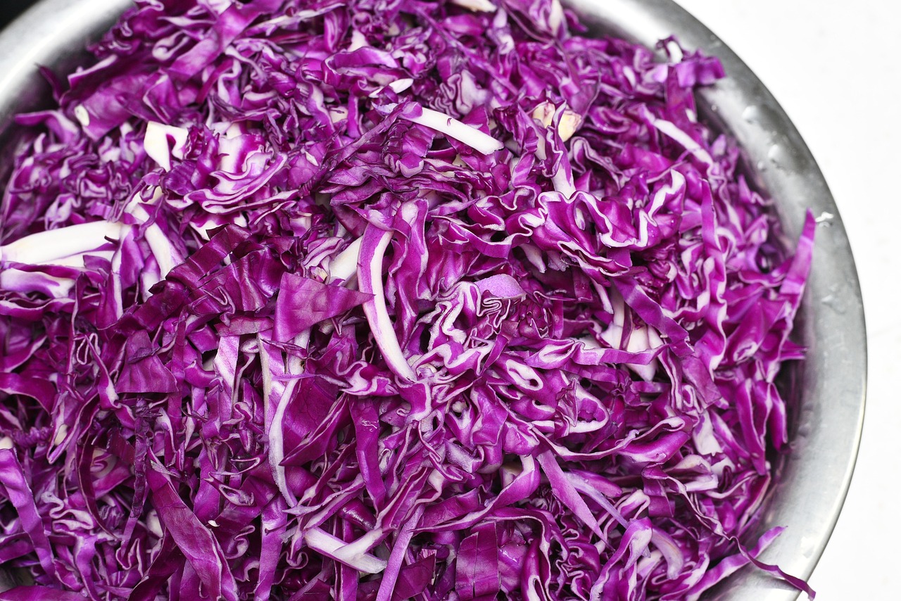 Cum faci cea mai bună salată de varză roșie. Trucul simplu al bucătarilor pentru o textură fragedă și un gust desăvârșit