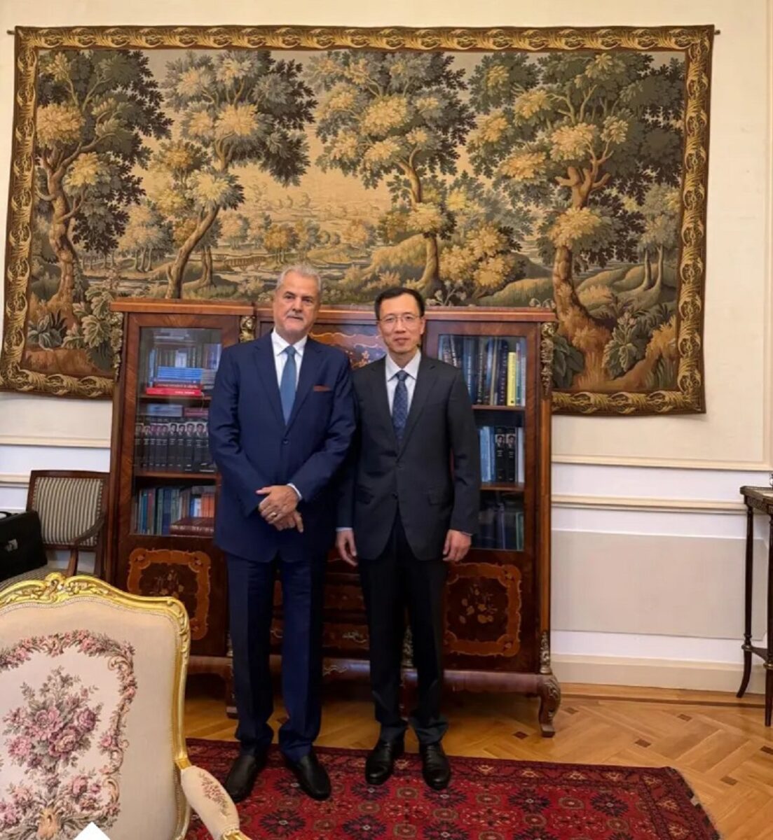 Noul ambasador al Chinei, primit de Năstase la sediul Fundației Europene „Titulescu”