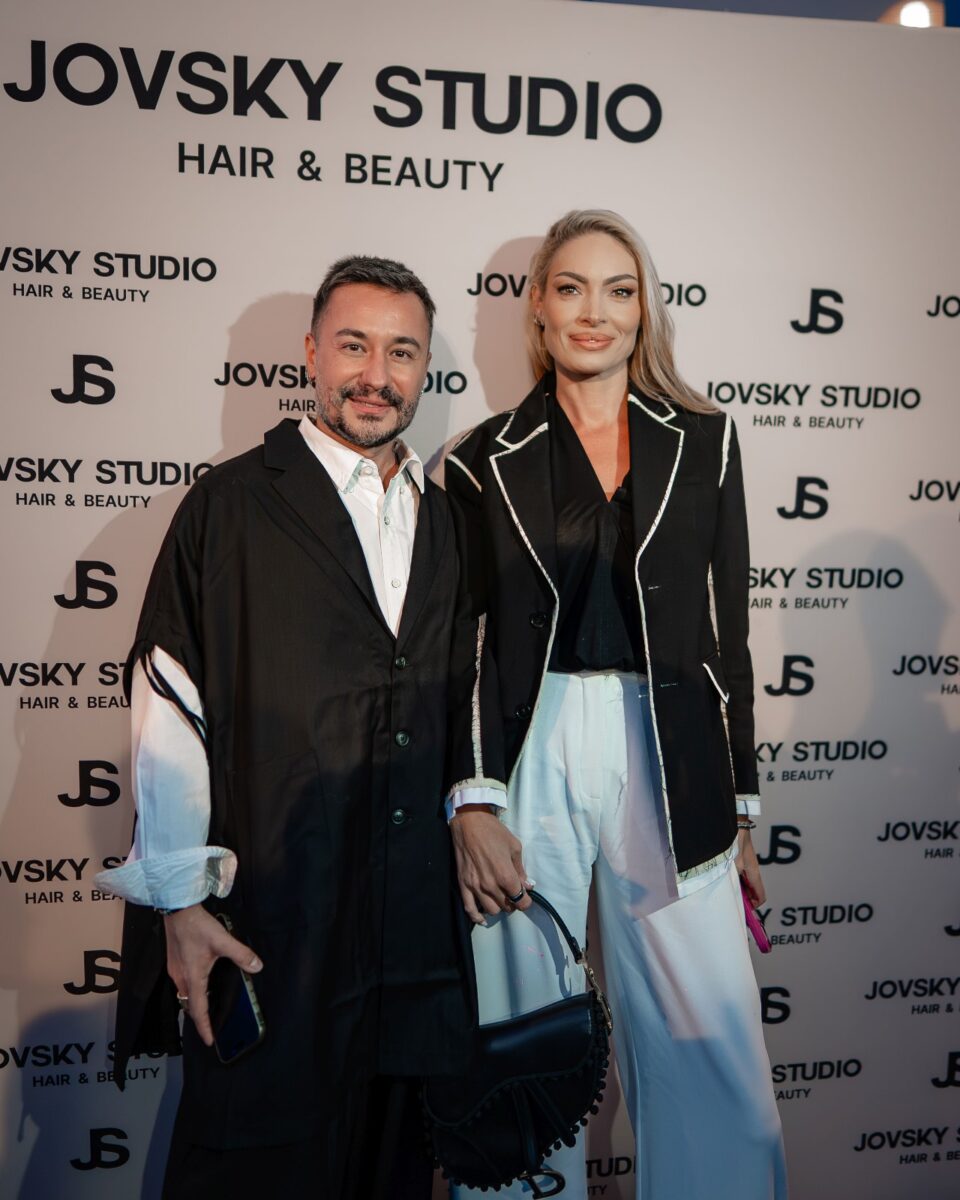 Adrian Perjovschi si Valentina Pelinel ok