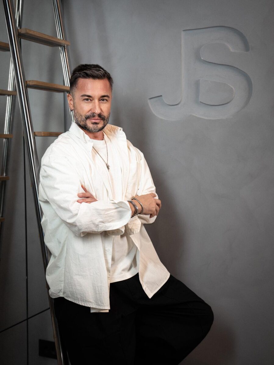 Adrian Perjovschi3