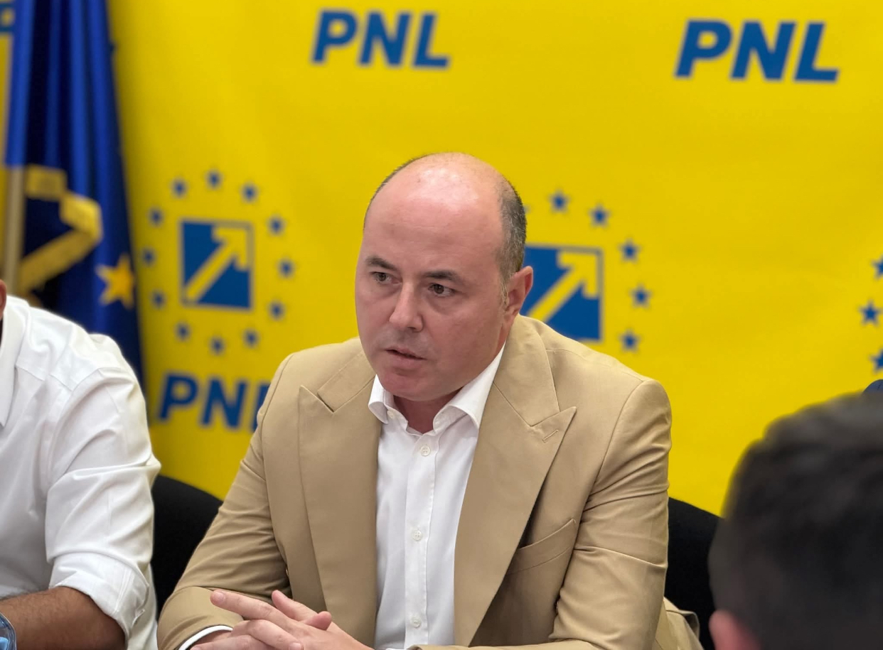 Organizația Iași a PNL îi dă cu flit lui Alexandru Muraru, șef pe județ. Primarul Mihai Chirică: Un parvenit și politruc!