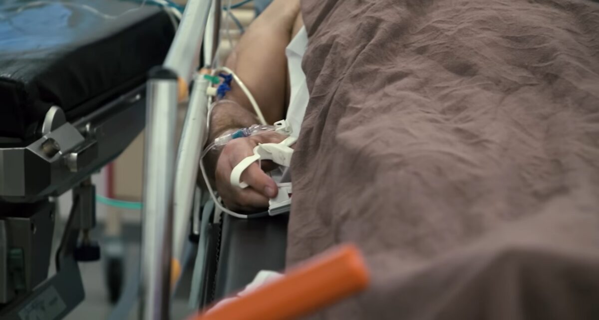 Prima victimă a anestezistului din Franța acuzat de otrăvirea pacienților a depus mărturie