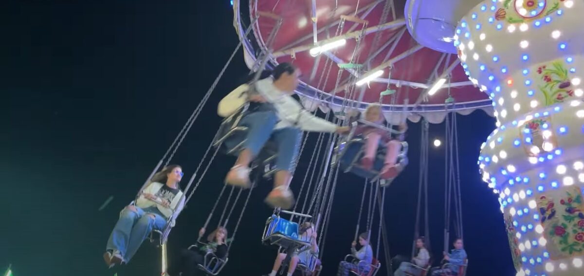 Evelin, nepoata președintelui Nicușor Dan, a retrăit tradițiile copilăriei la bâlciul din Vaslui