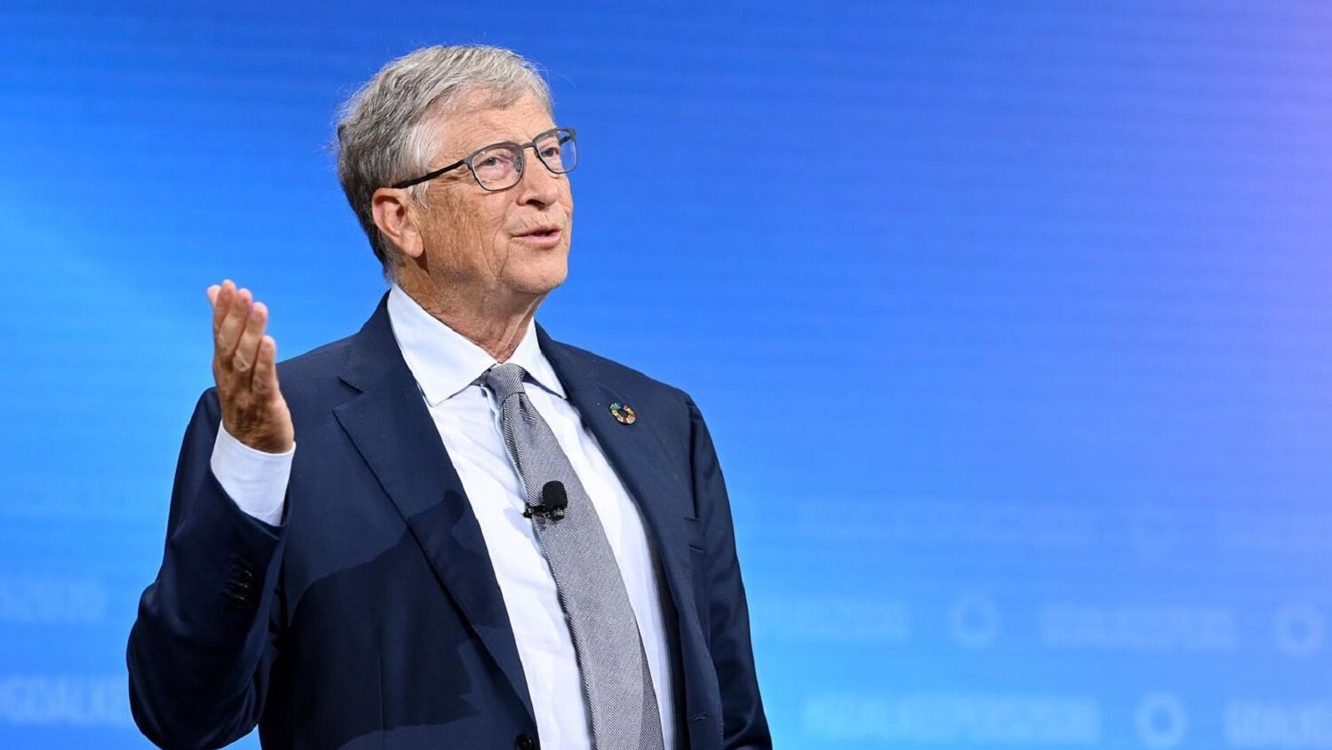 Bill Gates, Leon Black și avocatul Goldman Sachs, chemați să depună mărturie în scandalul Epstein