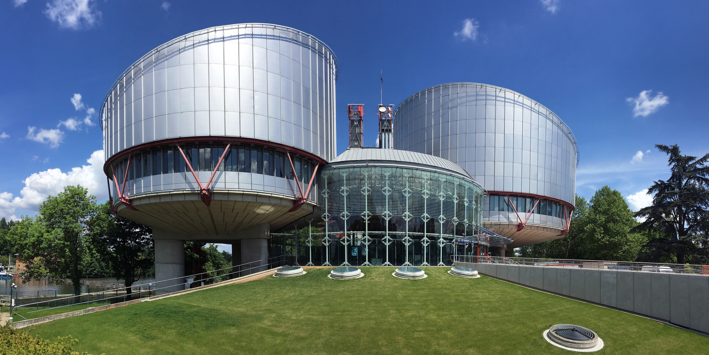 Elveția, condamnată la CEDO după ce a refuzat hrana vegană pentru doi deținuți