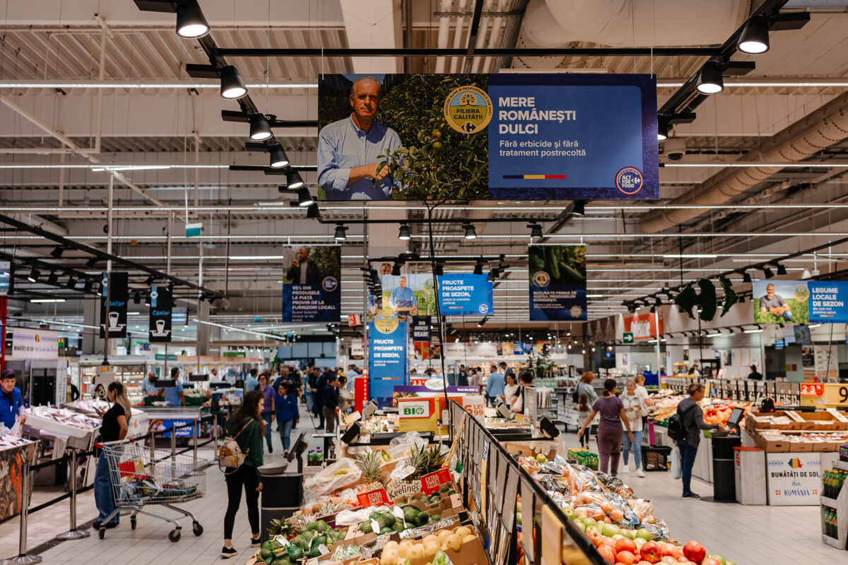 Carrefour oprește importurile la legume și fructe de sezon: roșiile, vinetele și cireșele vin exclusiv de la producători români