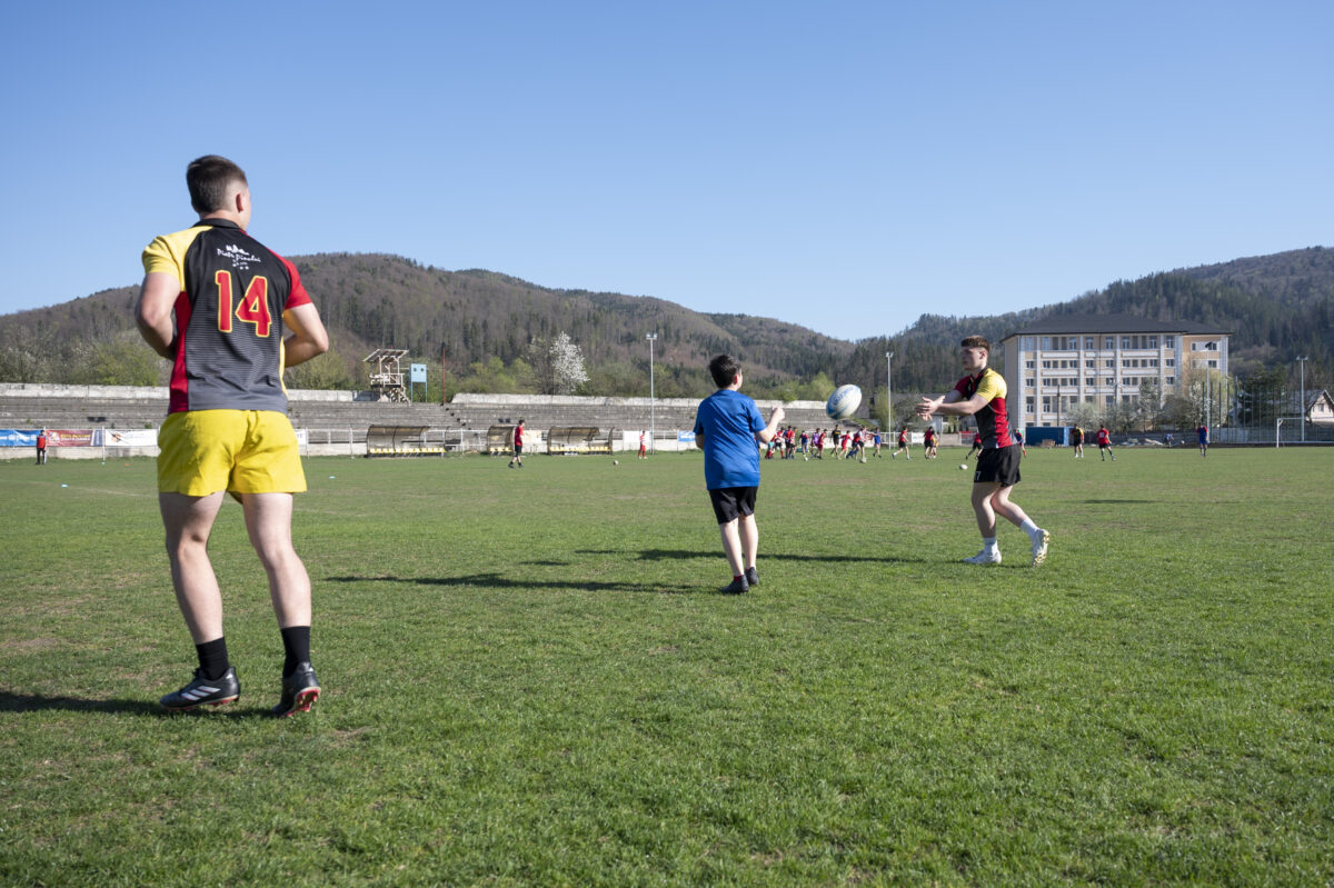 Trei povești care mișcă educația din România. Prin sport, teatru și design thinking