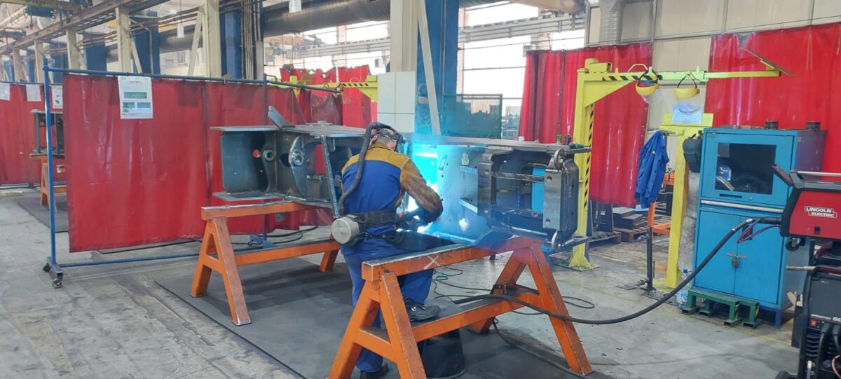 Automecanica SA Mediaș nu renunță la achiziția Popeci Utilaj Greu. Ce vizează compania care va produce blindatele Cobra II ale României prin această tranzacție din industria de apărare