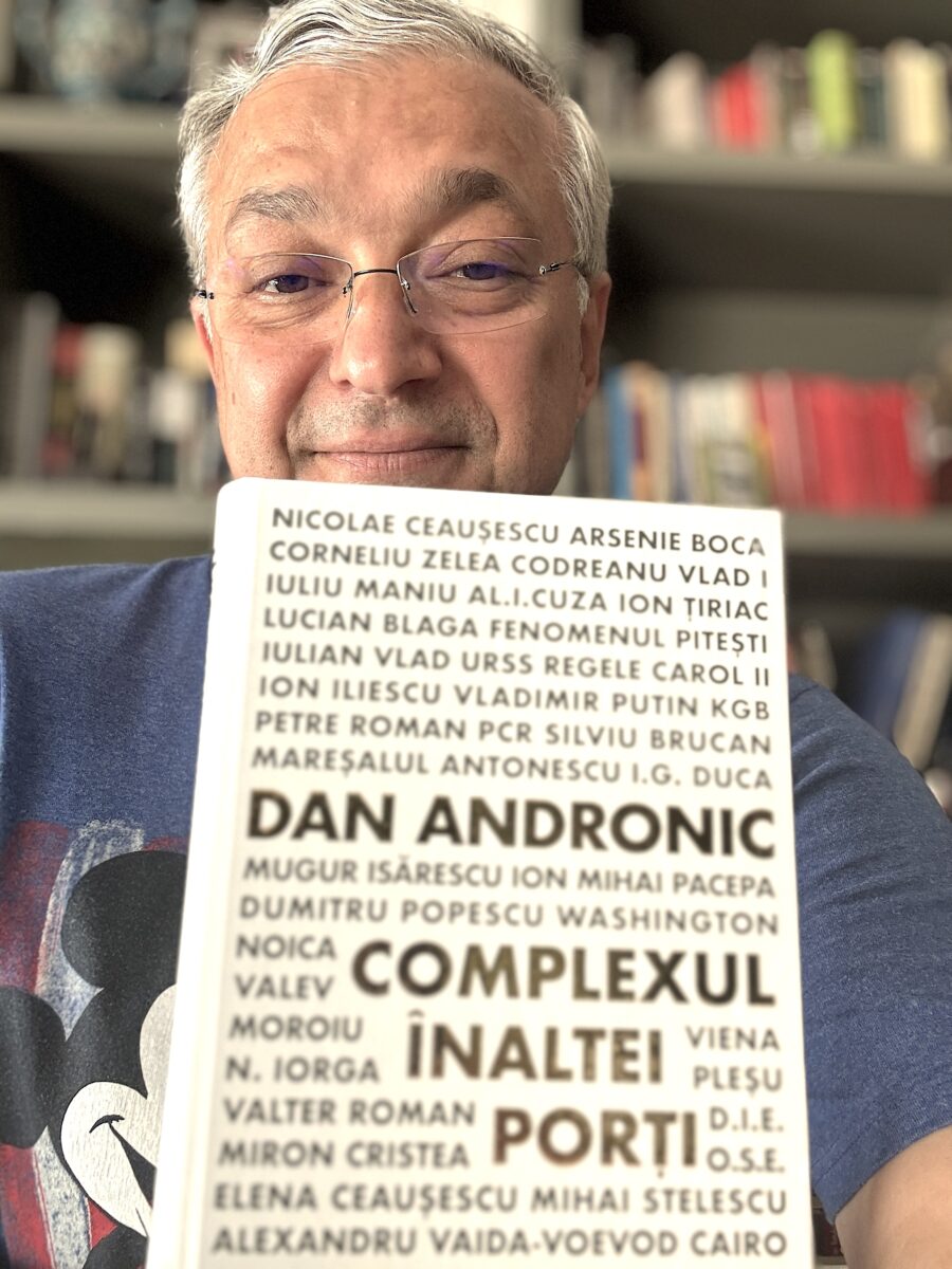 "Complexul Înaltei Porți", o carte care a dezbrăcat oamenii politici de falsurile istorice, crede Răzvan Boanchiș