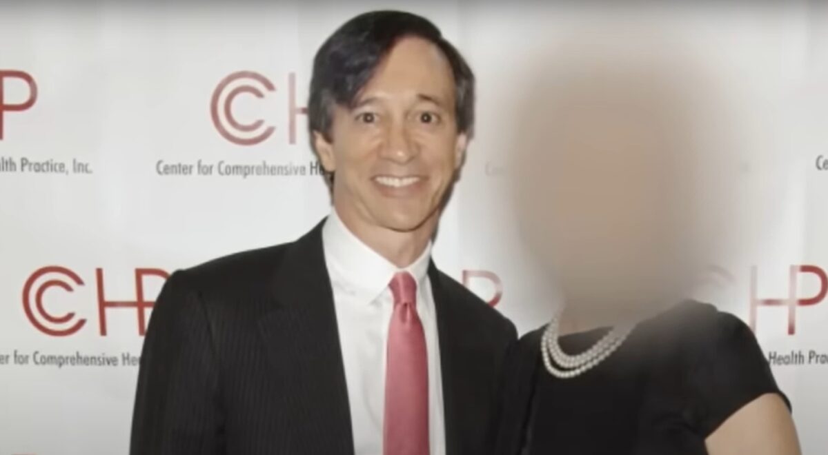 Fost manager de fond la Soros, judecat pentru abuzuri asupra iepurașilor Playboy într-o „temniță” din Manhattan