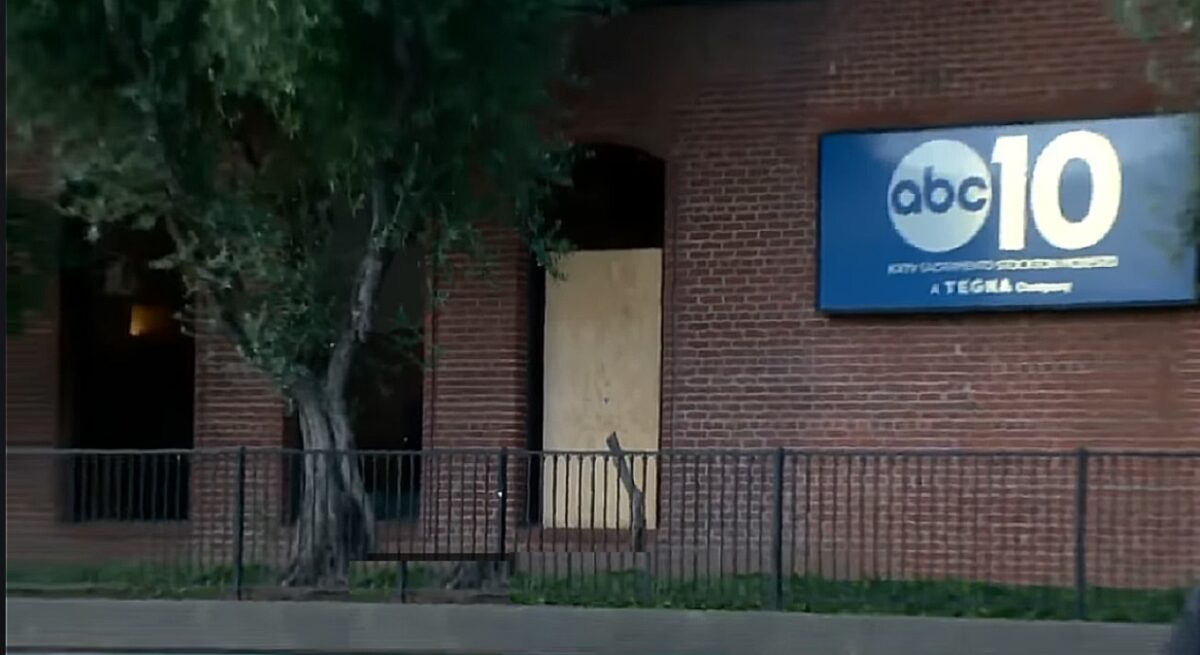 Focuri de armă și bilete anti-Trump, în California