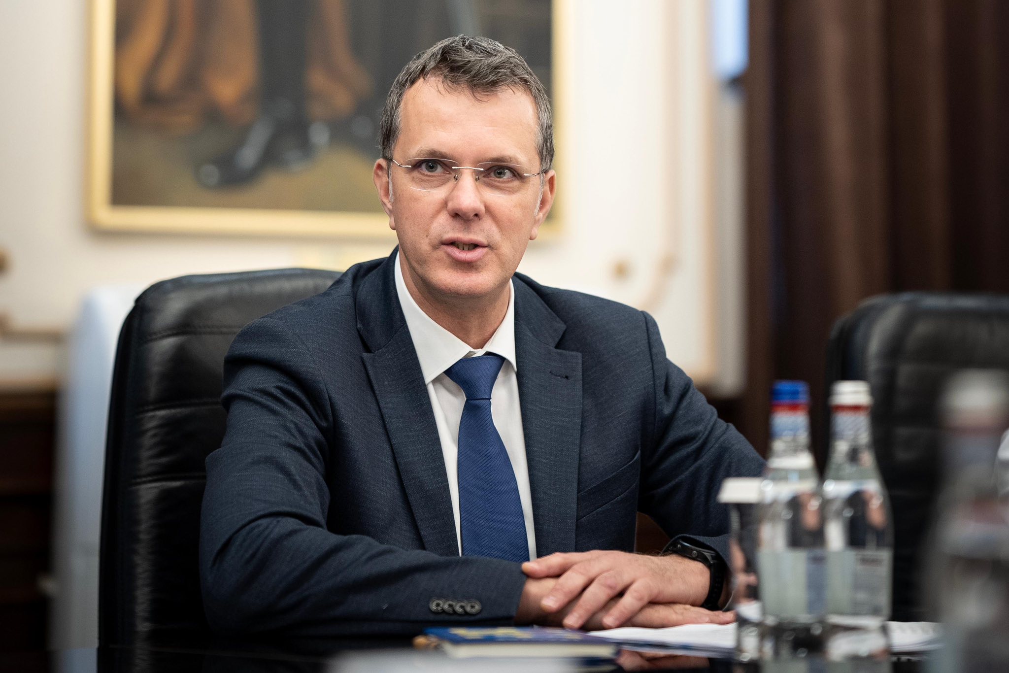 Lasconi: Moșteanu trebuie să plece din USR. Are 300.000 de euro în cont, se descurcă