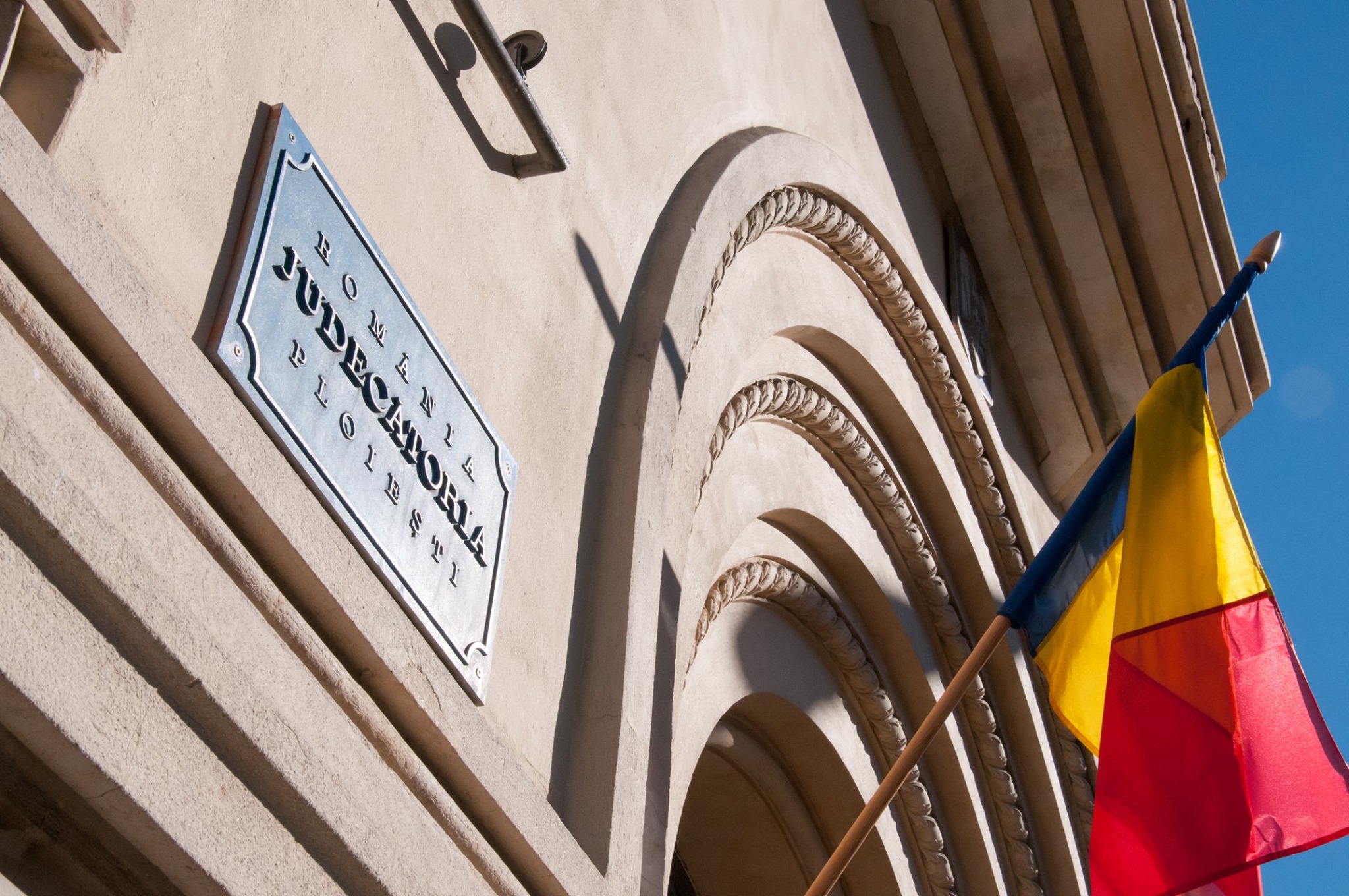 Judecătoria Ploiești, detalii despre arestarea finanțatorului CS Păulești și a unui impresar. Prejudiciul depășește 150.000 de euro