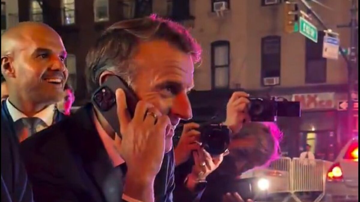 Macron, blocat pe o stradă din New York din cauza coloanei prezidențiale americane. Ce a făcut liderul francez