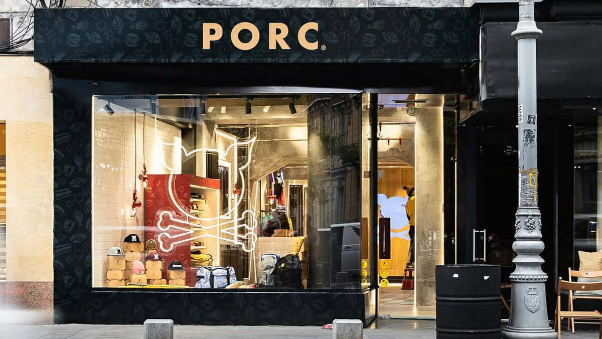 Cum a apărut brand-ul de haine PORC. Deliric are profit uriaș